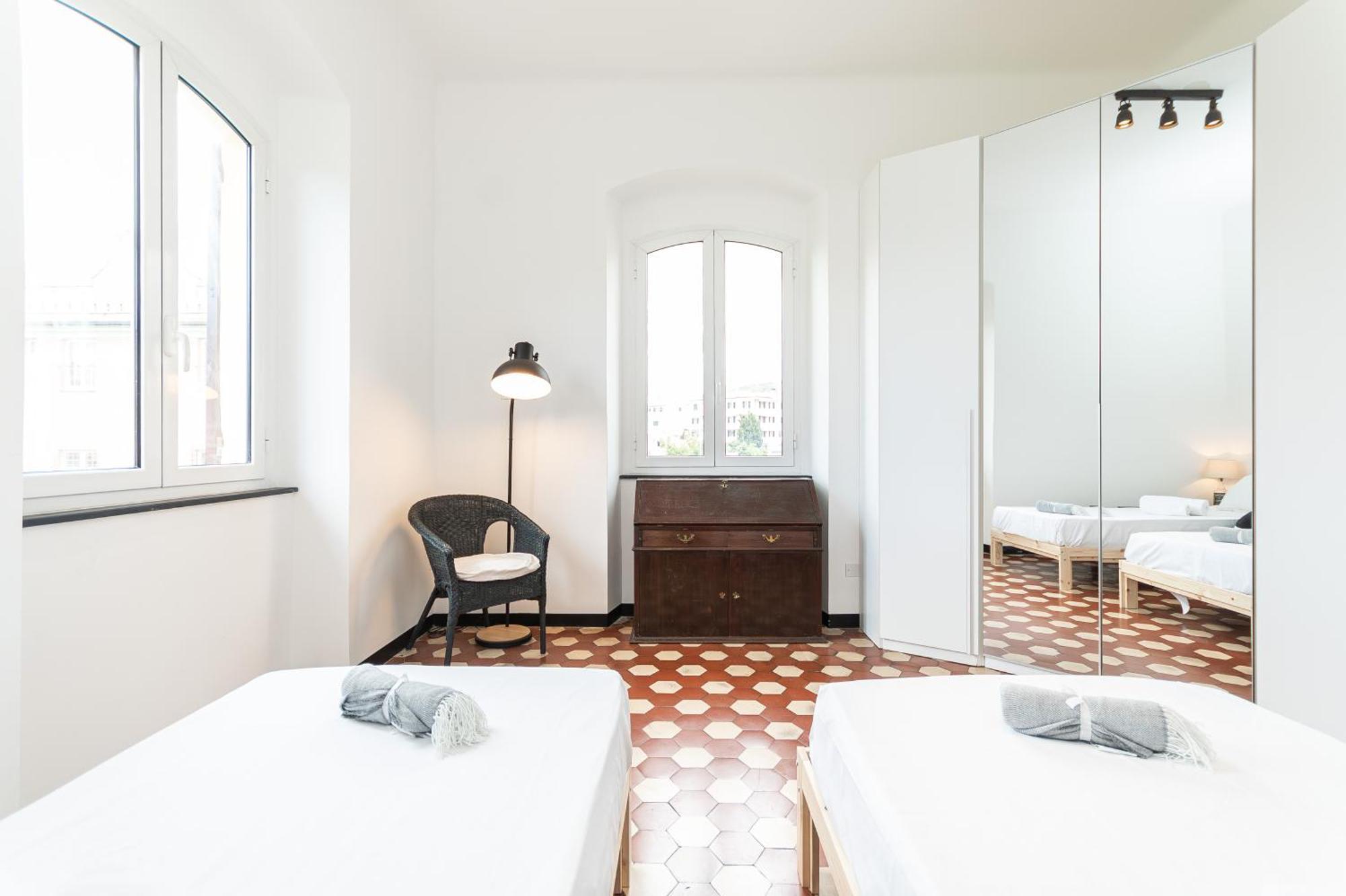 Spacious 3-Bedroom Apartment - 10 Min To City Center & 5 Min To Gaslini Hospital Génova Exterior foto