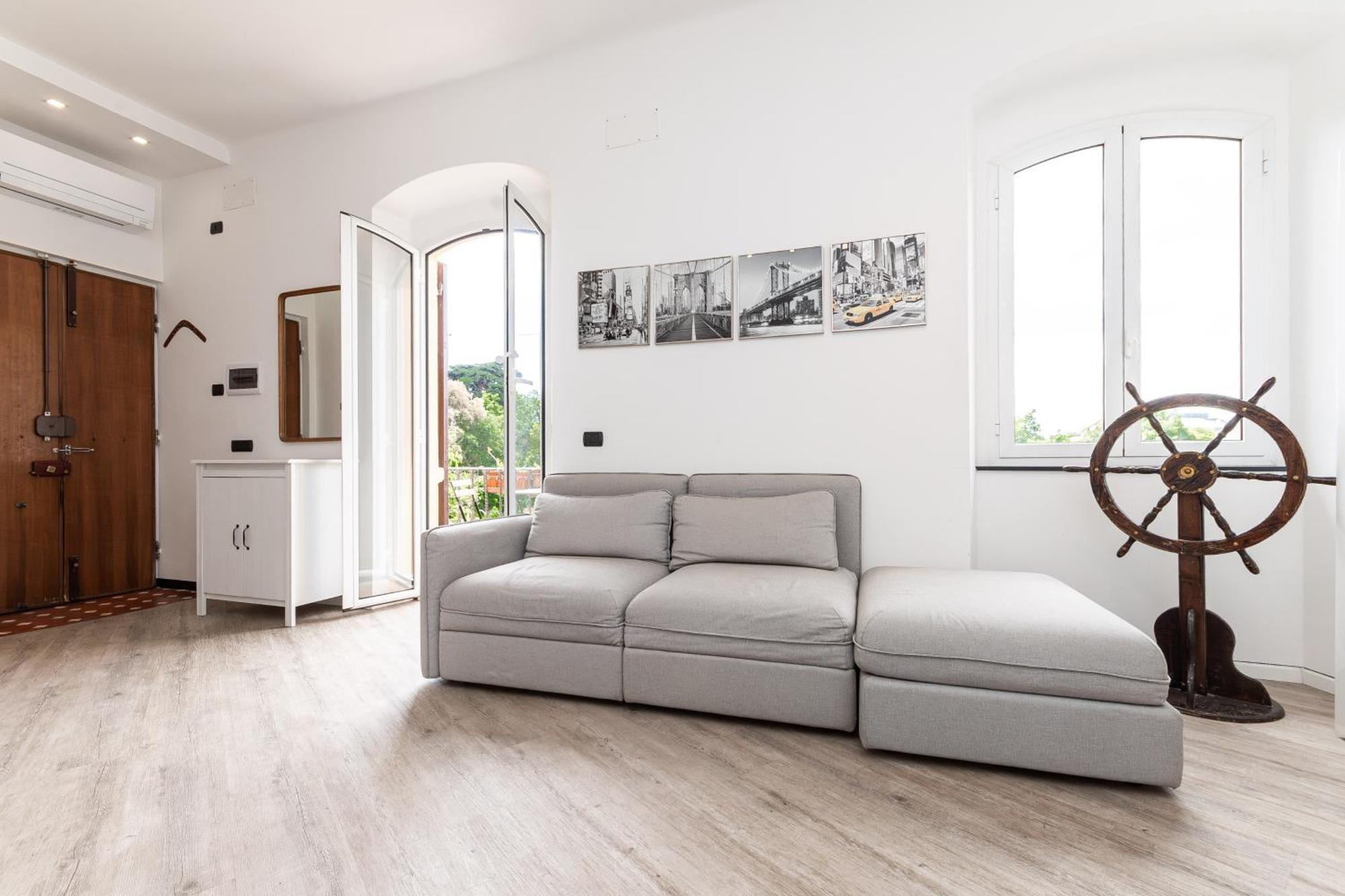 Spacious 3-Bedroom Apartment - 10 Min To City Center & 5 Min To Gaslini Hospital Génova Exterior foto